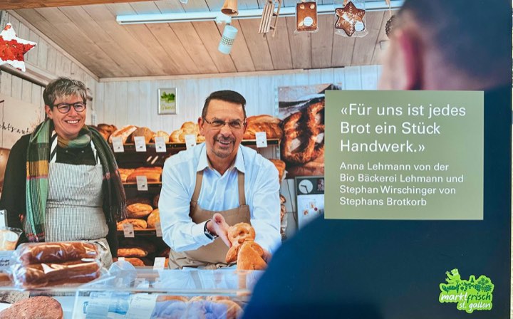 Plakat mit Anna Lehmann und Stephan Wirschinger im Brotstand